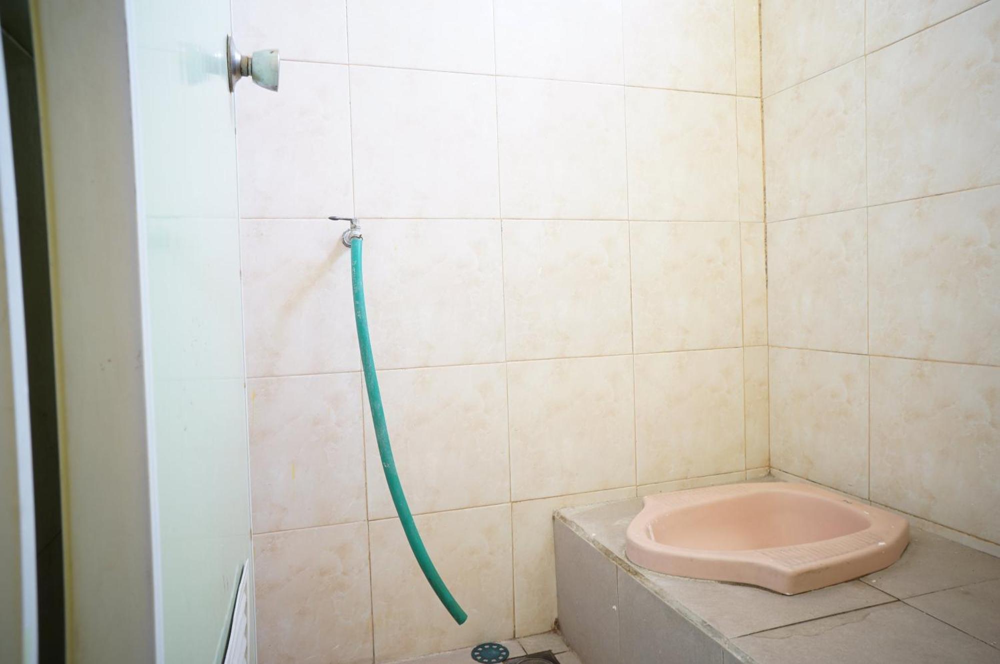 Spot On 93611 Kost Pak Suyatno Syariah 2 Otel Ponorogo Dış mekan fotoğraf